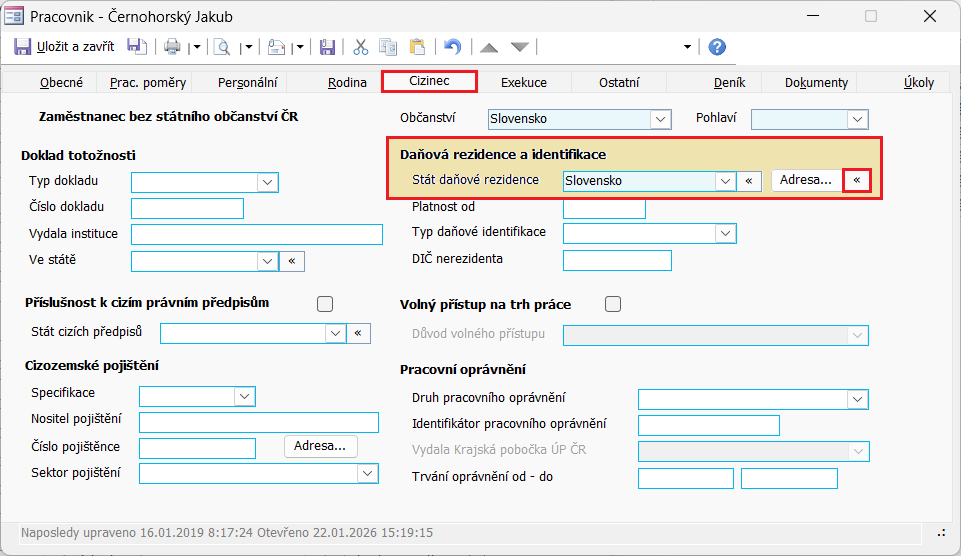 Adresa ve státě rezidence se zadává tlačítkem „Adresa…” u pole „Stát daňové rezidence”. Pokud je shodná s adresou bydliště, použijte tlačítko «. Snímek obrazovky je ilustrační.